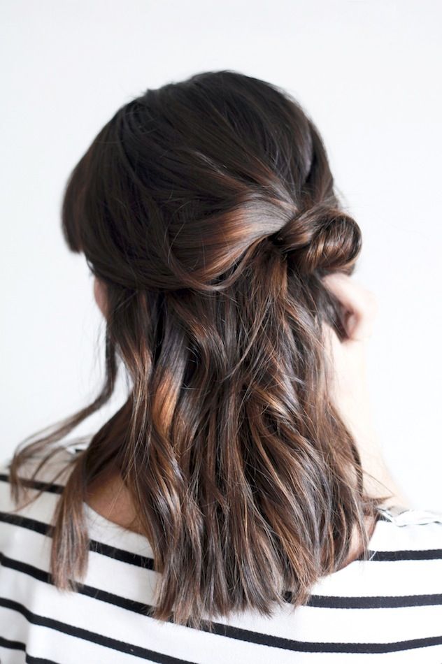 Le Fashion Hair Inspiration The Loose Half Up Top Knot